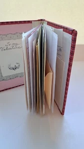 Handgefertigtes Junk Journal Cover Titel - Miss Flora McFlimsys ~ verschiedene Papiere - Bild 1 von 4