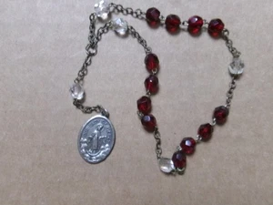 Vintage Unsere Liebe Frau der Barmherzigkeit rote Glasperlen Rosenkranz - Bild 1 von 4