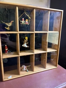 Tannery Lane Schmuckstück Curio Glas Co Holz Miniatur Vorderwand Ornament hängend - Bild 1 von 7