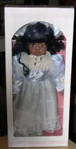 Chatelaine feine Sammlerpuppe in OVP (1998), blau, Spitzenkleid - Bild 1 von 1