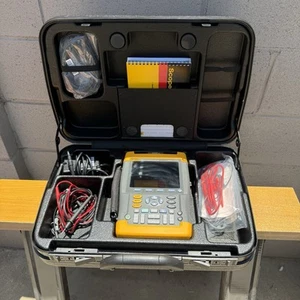 Fluke 199C, 225C scope meter dual channels 200Mhz 2.5GS/s New Battery MINT - Picture 1 of 24