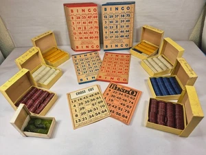 Vintage (26) Red & Blue Bingo Cards & 700+ Marking Casino Chips - Picture 1 of 22