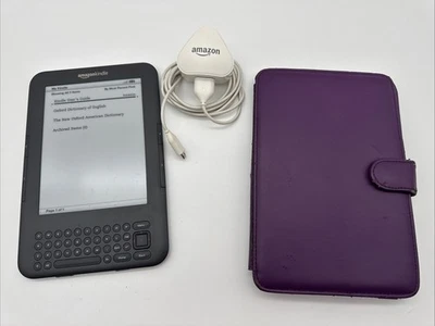 Amazon Kindle D00901 Keyboard 3rd Generation E-Book Reader 4GB  - Image 1 of 3