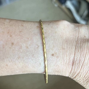 Julie Vos EARLY Gold Plain Garden Party Bangle 2.5” Across Small Hammered - Picture 1 of 5