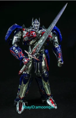 UniqueToys UT R-02 Leader Knight Battle Damage Version Figure IN Stock - Image 1 of 4