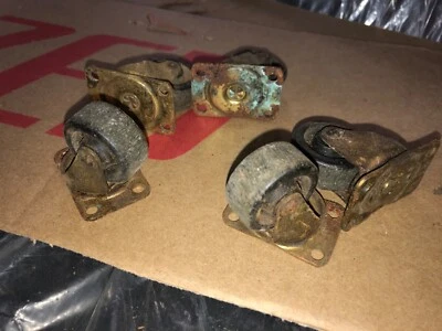 "5 muebles vintage rueda y placa de plástico duro 1,75/1,25"" placa x 1,25"" diámetro" Foto 1 de 4