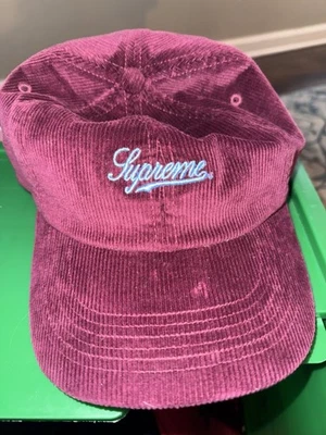 Chapéu de veludo Supreme Borgonha - Imagem 1 de 3