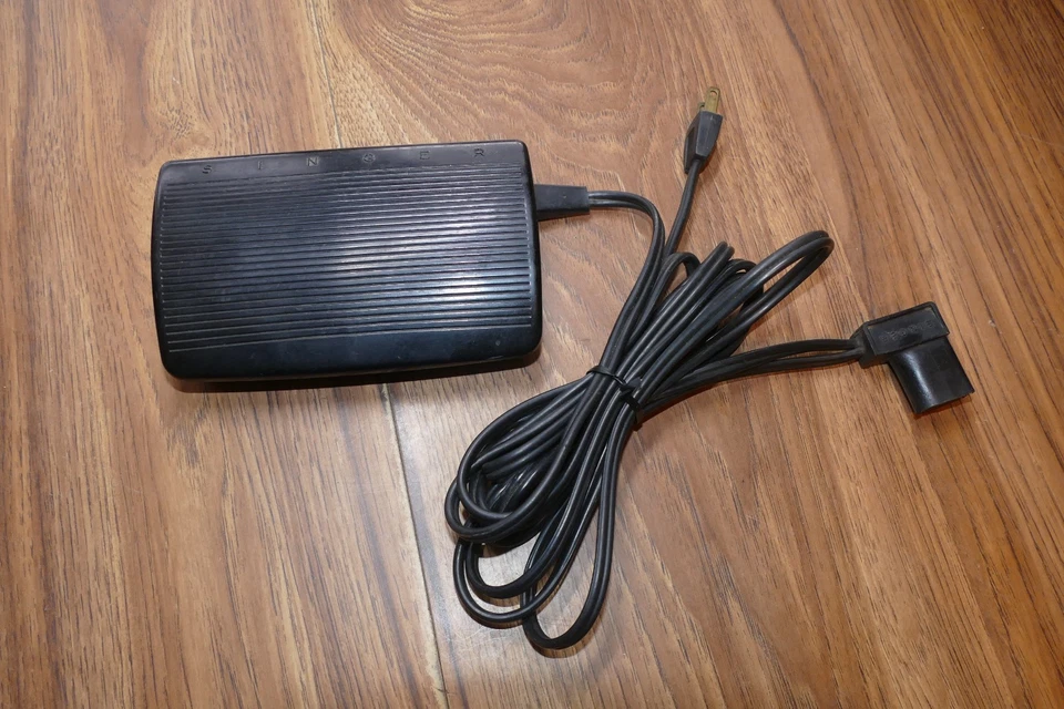 Singer 619494-002 Sewing Machine Foot Pedal Controller 3 Prong CR303 - Works - Image 1 of 4