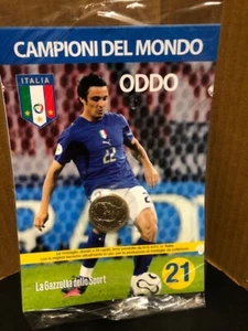 CAMPIONI DL MONDO 2006 LA GAZZETTA CON MEDAGLIA ODDO n 21 NUOVO BLISTERATO - Bild 1 von 2