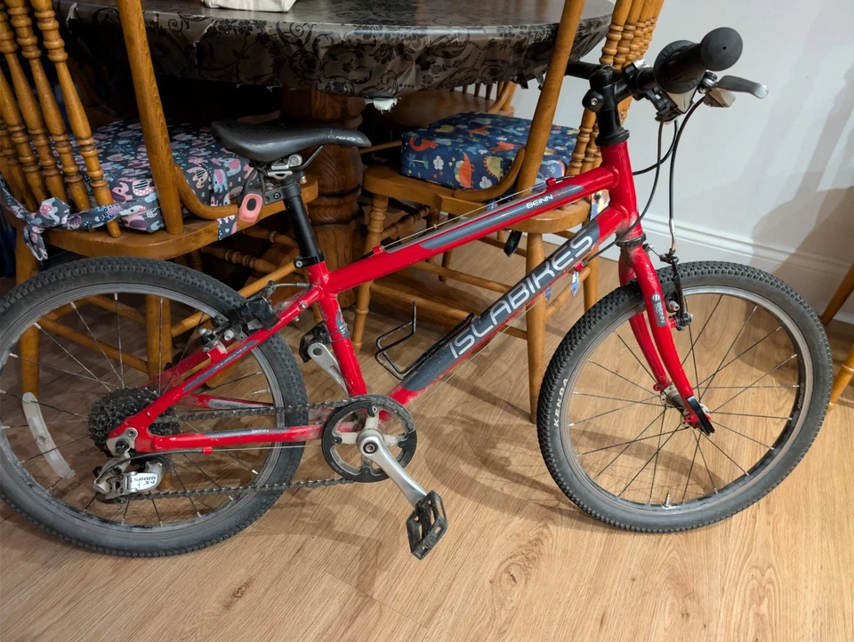 Islabikes Beinn 20-inch Kids' Bike Red, Unisex - Image 1 of 1