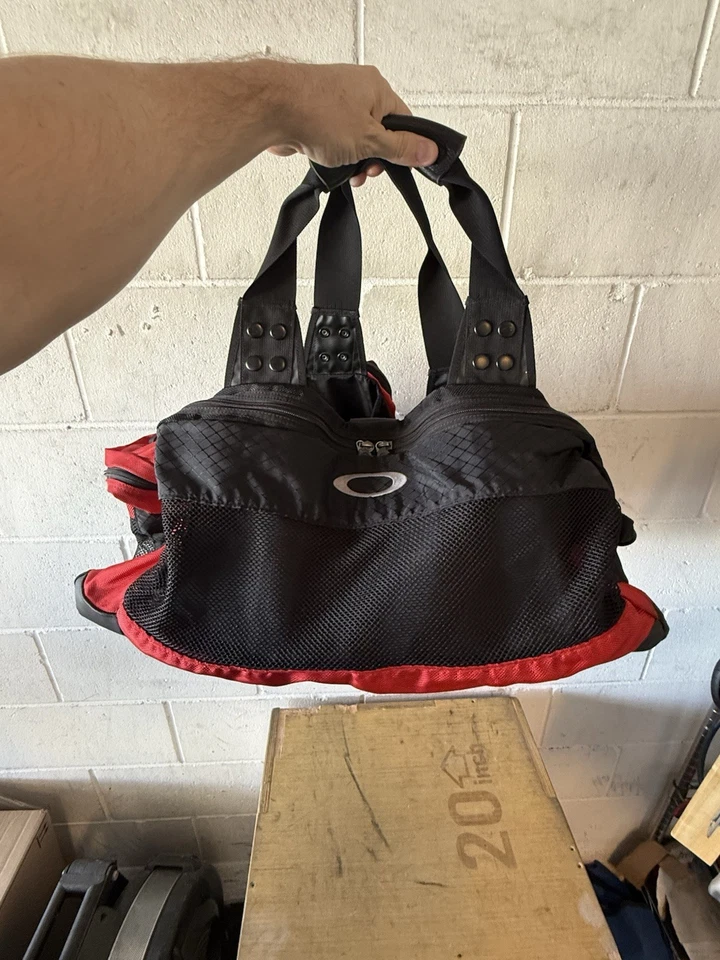 Bolsa de viagem Oakley Icon 2.0 vermelha RARA - Imagem 1 de 4
