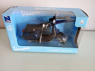 modellino vespa p200e 1/12 newray da collezione - Immagine 1 di 3