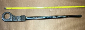 Preset Torque Wrench with 1-1/2" box ratchet head. Calibrated to 1200 in/lb,Used - Picture 1 of 10