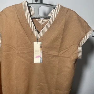 NEW Dokotoo Women's Oversized V Neck Sweater Vest Size M Brown NTW - Picture 1 of 8