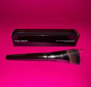 Laura Mercier Real Flawless Foundation Brush - Picture 1 of 8