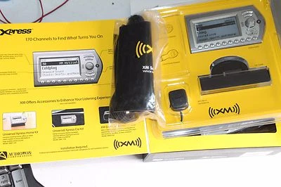 Radio satelital Xpress Audio Vox XM Play 170 canales pantalla de 5 líneas XMCK10AP Foto 1 de 4