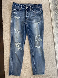 woman’s American Eagle Super stretch cropped jegging size 6 EUC Distressed - Picture 1 of 8