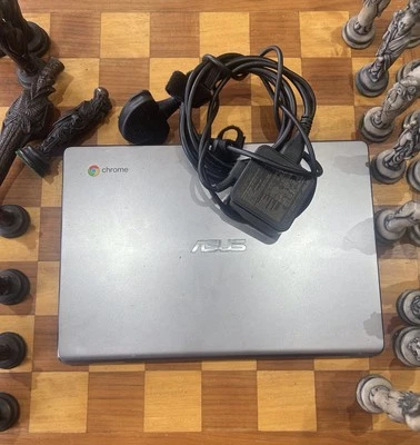 Asus Chromebook C223N - Image 1 of 3