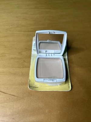 NEW Almay Clear Complexion Pressed Powder BLEMISHEAL- 100 Light - Image 1 of 4