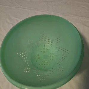 Vintage Tupperware Jadeite Green Large Footed Colander, Pasta Strainer #339-2 - Picture 1 of 3