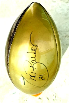 Fútbol y retrato autografiados por Tiki Barber Foto 1 de 4