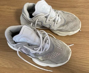 Adidas Ozweego Niños Entrenadores Blanco talla UK 13 US 13.5 EU 31.5 Niños Zapatos - Imagen 1 de 9