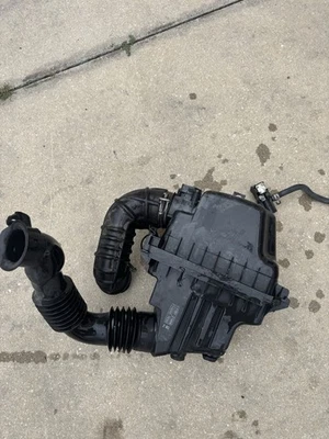 Scion XB 2004-2007 OEM FILTRO DE ADMISIÓN DE AIRE FILTRO MONTAJE CAJA Foto 1 de 4