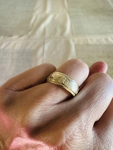 Anello uomo vintage oro 14 kt fascia croce foglia cristiana misura 10 Frederick Goldman - Foto 1 di 5
