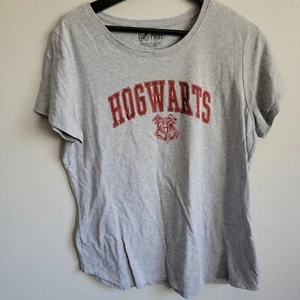 Harry Potter Gray w/Red Letters Hogwarts Logo Graphic T-Shirt Women's Large - Picture 1 of 8