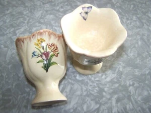 COPPIA portauova in ceramica con farfalle e fiori primaverili CRACKER BARREL - Foto 1 di 1