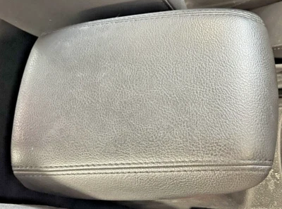 15 16 17 18 福特焦点前控制台盖/ARMREST 仅黑色乙烯基 — 第 1/2 张图片