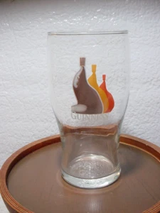 GUINNESS DRAUGHT 6.25" BEER GLASS WITH SEAL BALANCING A BEER ON IT'S NOSE - Picture 1 of 3