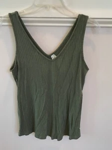 Mudd Juniors Green Ribbed Self Stripe V-Neck Tank Top Small EUC - Picture 1 of 3