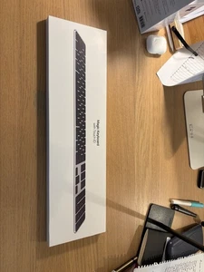 NOWA Nieotwarta klawiatura Apple Magic z Touch ID i klawiaturą numeryczną Czarna USB-C - Zdjęcie 1 z 3
