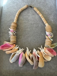 Vintage pink & white Puma Shell necklace With Seashells - Picture 1 of 11