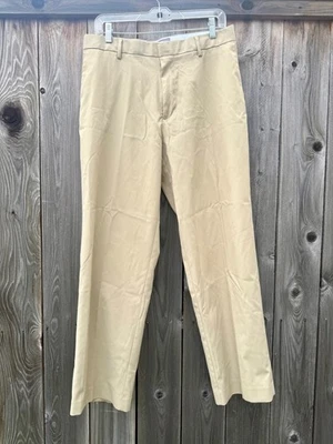 Pantalones Dockers Para Hombre 32 x 30 Caqui Claro Calce Clásico 03 Frente Plano Ligeros Foto 1 de 4