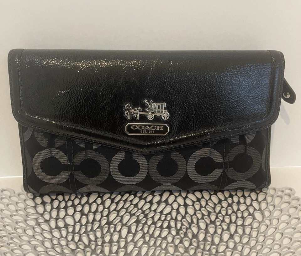 Cartera sin asas Coach Madison Op Art punteada firma triple pliegue cuero jacquard Foto 1 de 4
