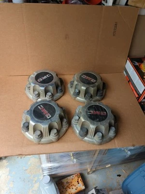✅Paquete de 4 tapacubos de 8 tuercas GMC 2002-2007 cubierta de rueda de camioneta camioneta Foto 1 de 4
