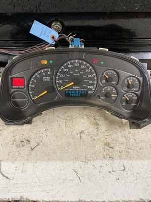 Cuadro de instrumentos Chevy GMC Silverado Sierra 1500 1999-2002 funcionando-DEFECTO 289 k Foto 1 de 4