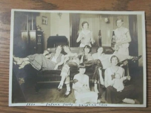 Vintage 1930 Foto Pyjama Party Pyjama Club Mädchen - Bild 1 von 2