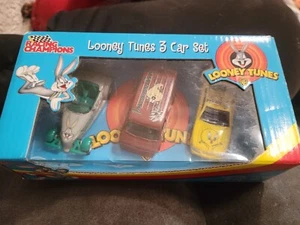 2002 Racing Champions Looney Tunes 3 Car Set AVON FSC # F689431 - Picture 1 of 4