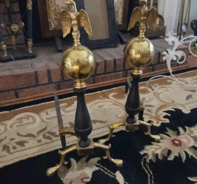 Chimenea Andirons tapa de bola y patas de garra de latón águila calva militar de colección Foto 1 de 4