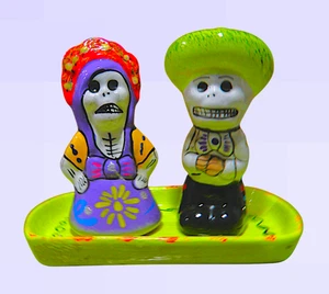 Mexican Pottery Salt & Pepper Shakers Day of the Dead Skeleton Couple - Picture 1 of 13