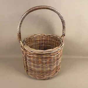 Vintage Round Basket Woven Wicker Carrier Handle Medium Country Cottage Decor - Picture 1 of 8