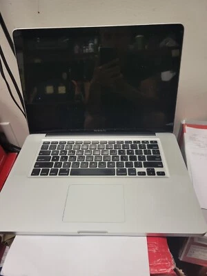 Apple Macbook Pro 15” Plateado, PARA REPUESTOS/REPARACIÓN A1286 Ver Descripción COMO ESTÁ Foto 1 de 4