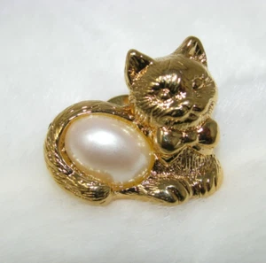Vintage Avon Friendly Critters Goldtone FAUX Pearl Jelly Belly KITTY CAT Tac Pin - Picture 1 of 4