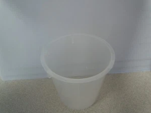 Polypropylene Beaker Graduated 100mL Griffin Style Spout for Laboratory (12 pc) - Picture 1 of 5