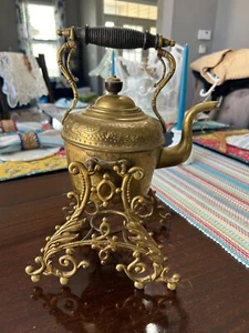 Antiguo hervidor de agua victoriano de latón con soporte inclinable soporte para tetera basculante - Imagen 1 de 11