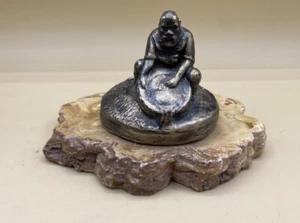 Escultura de colección Western Man Panning Gold Rush Miner piedra de resina de bronce LEER - Imagen 1 de 11