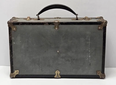 Estuche de transporte vintage de madera y metal para muñecas, maleta maletero, Eagle Lock Co, Terryville Foto 1 de 4